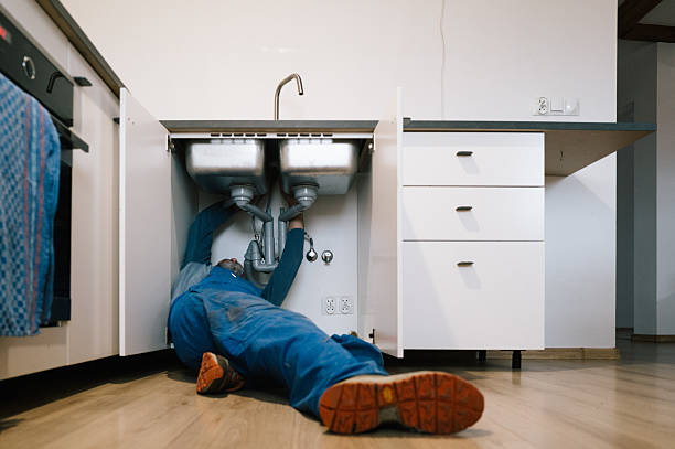 Professional Leak Detection technician working in Concord, IL